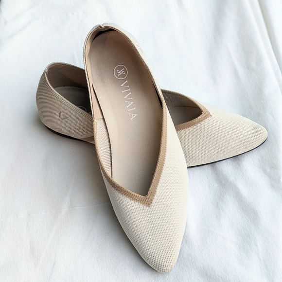 Eco-Friendly! Vivaia Pointed Toe V-Cut Flats - Picture 4 of 13